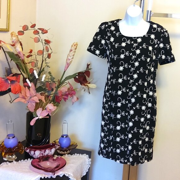 VTG David Brooks Women’s Short Sleeve Black White Floral Embroidery Midi Dress M - Picture 4 of 9